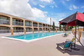 Quality Inn Alachua - Gainesville Area - Pool