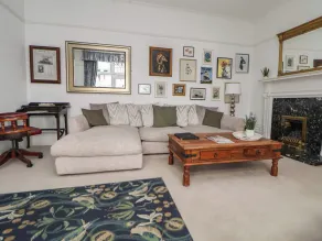 Ismay Billiard Room Apartment - Titanic Interest - Living area