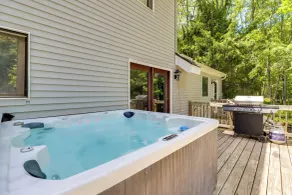Lake Access & Private Hot Tub at Poconos Home! - Interior