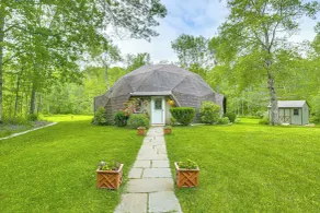 Unique Geodesic Dome Escape in Nature! - Interiør