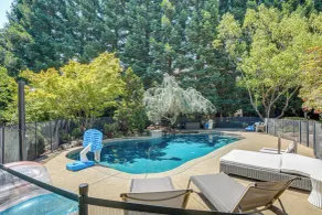 Spacious Home w/ Private Pool, Mins to Folsom Lake - Innvendig