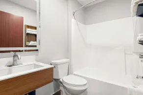 Microtel Inn & Suites by Wyndham Tulsa - Catoosa Route 66 - Salle de bain