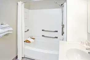 Super 8 by Wyndham Mokena/Frankfort /I-80 - Salle de bain