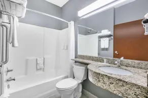Microtel Inn & Suites by Wyndham Austin Airport - Salle de bain