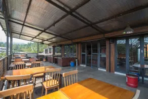RedDoorz Plus near Kampung Gajah 3 - Restaurant