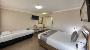 Country Leisure Motor Inn - Room