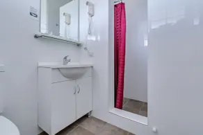 ibis Styles Albany - Bathroom