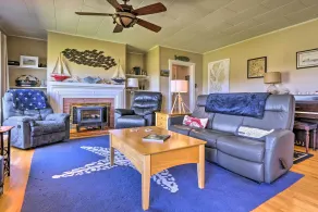 Nautical Lubec Cottage w/ Fire Pit & Grill! - Innvendig
