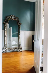 White House Hotel - Bathroom