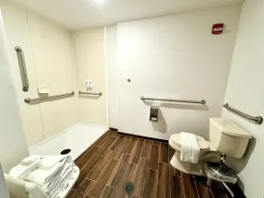 Comfort Suites East Brunswick - South River - Salle de bain