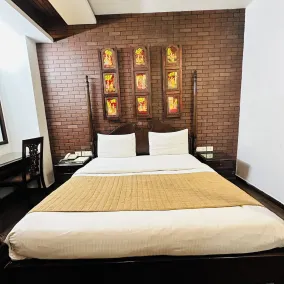 Qotel Signature Lavish Inn Rajouri Garden - Room