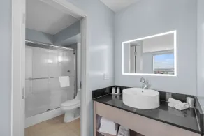 Emerald Hotel & Suites Calgary Airport - Badeværelse