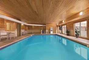 Country Inn & Suites by Radisson, Forest Lake, MN - Pool
