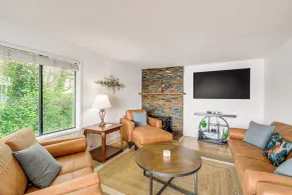 Walk to Beaches: Waterfront Home in Port Orchard! - Interiör