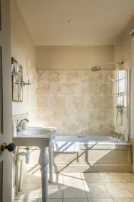 The Black Lion, Long Melford - Baño