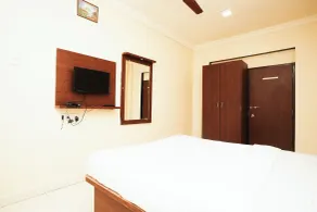 Hotel Della Comfort near Ambreshwar Shiv Mandir, Ambernath - Chambre