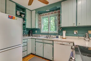 9 Mi to Lake Keowee! Secluded Creekfront Getaway - Interiör
