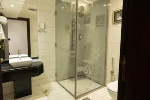 Mira Business Hotel - Bathroom