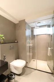 ZIBE Salem By GRT Hotels - Bathroom