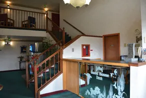 Guest House Inn - Lobby