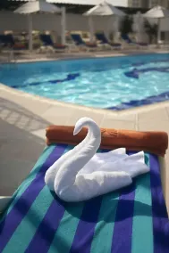 Jumeira Rotana - Piscine