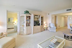Beachfront Sarasota Resort Condo: Siesta Key View! - Interior