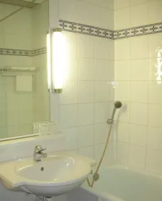 Hôtel Kyriad Grenoble Sud - Eybens - Salle de bain