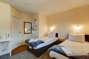 The Commodore Hotel - Zimmer