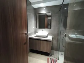 Cozy Family Studio with City View near City of Dreams Casino, Airport, Solaire, Okada, Ayala Malls and MOA - Bathroom
