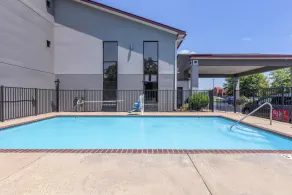 Red Roof Inn & Suites Clinton, MS - Pool