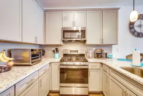 Bright Lewes Condo w/ Balcony, 7 Mi to Beach! - Interiør
