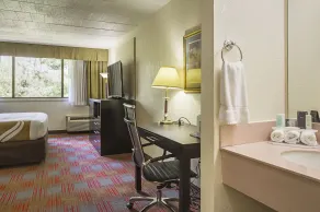 Quality Inn & Suites Altoona - Chambre