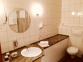 Hotel-Restaurant Zum Onkel Jonathan - Bathroom