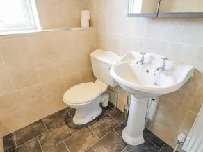 South Lodge - Bathroom