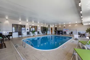 Comfort Inn & Suites Waterloo - Cedar Falls - Piscine