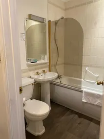 The George Hotel - Bathroom
