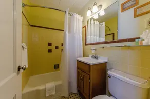 Marlane Motel - Bathroom