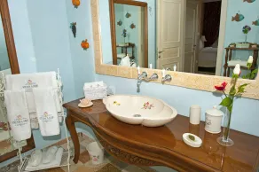 Swan Lake Hotel - Adult Only - Bathroom