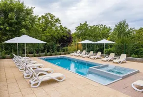 Kistücsök Food & Room - Pool