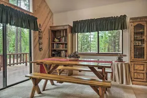 Game Room & Deck: Pet-friendly Camp Connell Cabin - Interiör