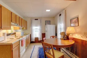 Lawrenceville Apartment w/ Deck Near Gaming Lands! - Interiør