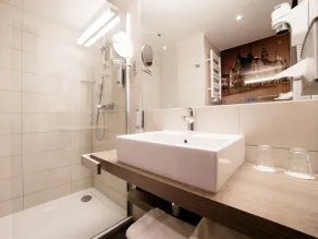 Q Hotel Plus Wrocław - Bathroom