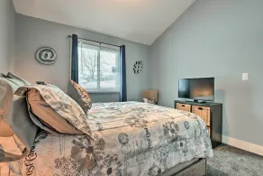 Near Mt Airy Casino: Mount Pocono Condo w/ Balcony - Innenbereich