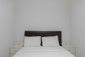 Luxurious and Comfy 2BR Paddington Heights Alam Sutera Apartment By Travelio - Værelse