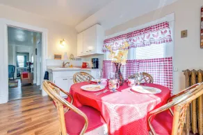 NY! Manitowoc Apt m / balkon, udsigt-gå til stranden - Interiør