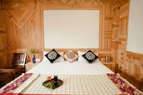 Tirthan Brij Edge - Quarto