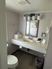 DownTown Inn - Bathroom