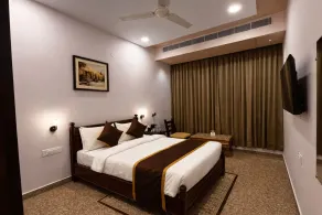 Daksh The Fateh Retreat - near to Fateh Sagar Lake - Room