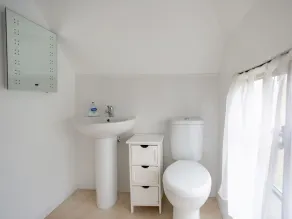 Little England Cottage - Bathroom