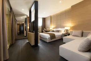 Dominic Smart & Luxury Suites - Republic Square - Room